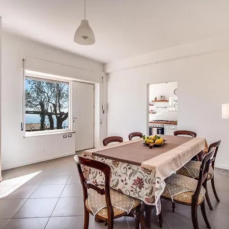 בית נופש Sea View House מסה לוברנסה