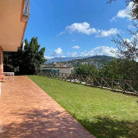 בית נופש Sea View House מסה לוברנסה